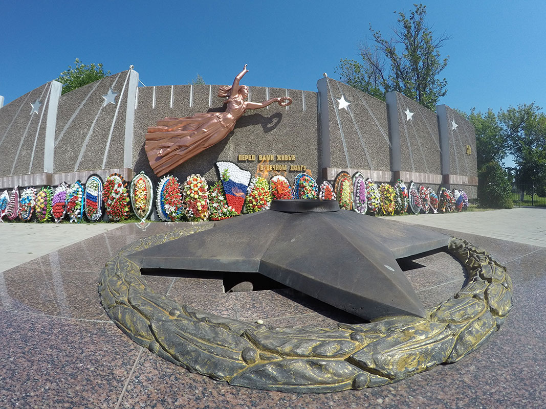 Погода в таловой. Таловая Воронежская область мемориал. Вечный огонь Воронеж памятник славы. Вечный огонь в Таловой. Памятники п. Таловой Воронежской области.